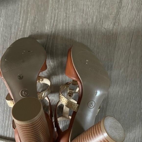 Heels - Picture 5 of 5